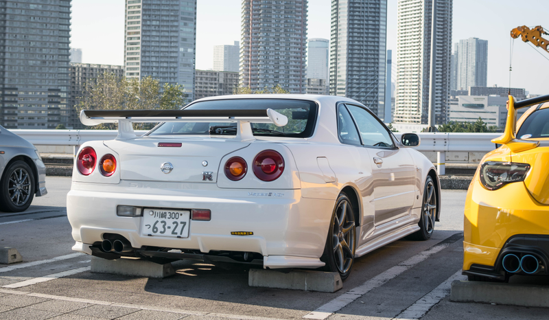 Illustration for article titled Japan's Parking Lot Car Meets Are Weird And Wonderful Even In The Middle Of The Day